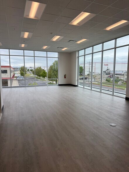 235 Sugar St, Layton, UT à louer - Photo du bâtiment - Image 2 de 26