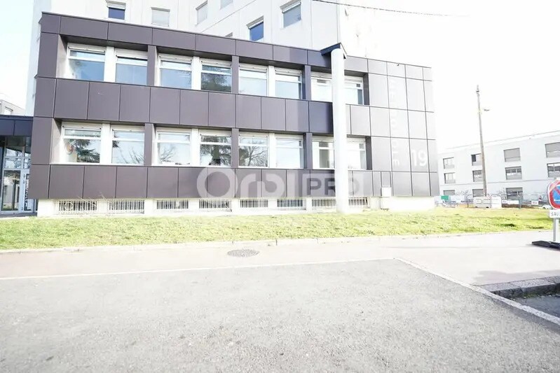 19 Rue Victor Hugo, Vénissieux for lease - Building Photo - Image 2 of 13