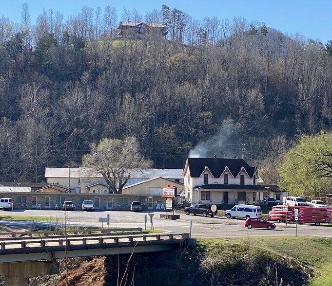 304 East Court Street, Jasper, AR à vendre - Photo du bâtiment - Image 3 de 22