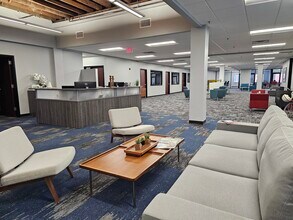 222 3rd Ave SE, Cedar Rapids, IA à louer Photo intérieure- Image 2 de 13