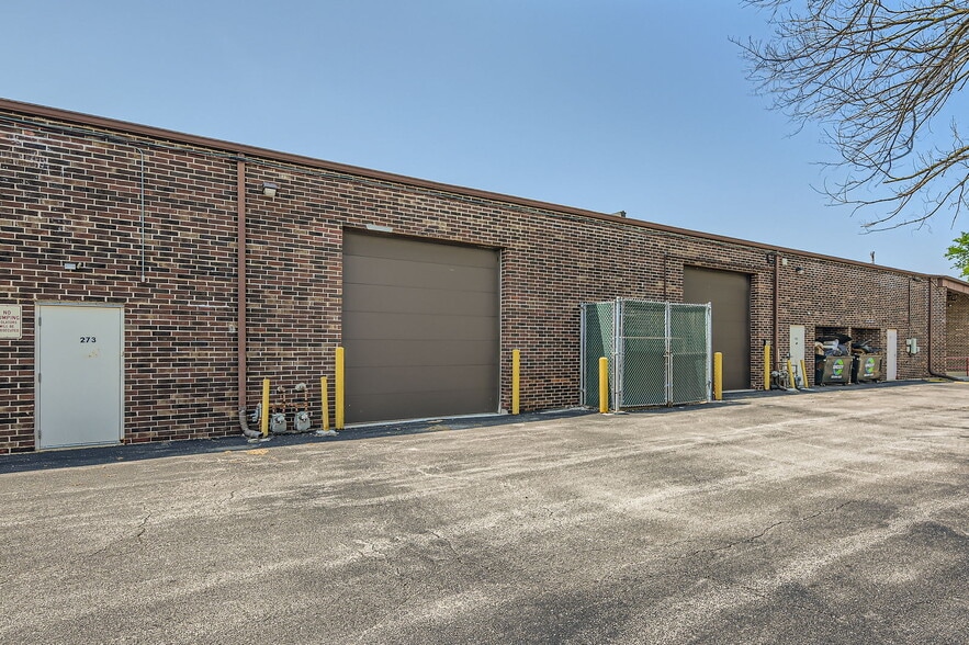 271-285 E Helen Rd, Palatine, IL for lease - Building Photo - Image 2 of 11