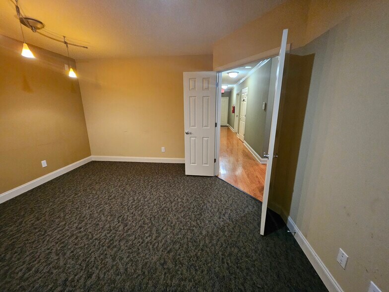 101, Fayetteville, GA à louer - Photo du bâtiment - Image 3 de 10