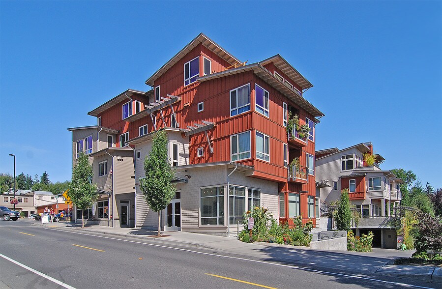 123 Bjune Dr SE, Bainbridge Island, WA à vendre - Photo du bâtiment - Image 2 de 4