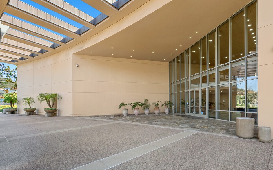 1 Civic Center Dr, San Marcos, CA à louer - Photo du bâtiment - Image 2 de 22