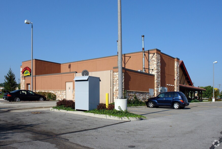 1203 Apple Glen Blvd, Fort Wayne, IN for lease - Building Photo - Image 2 of 5