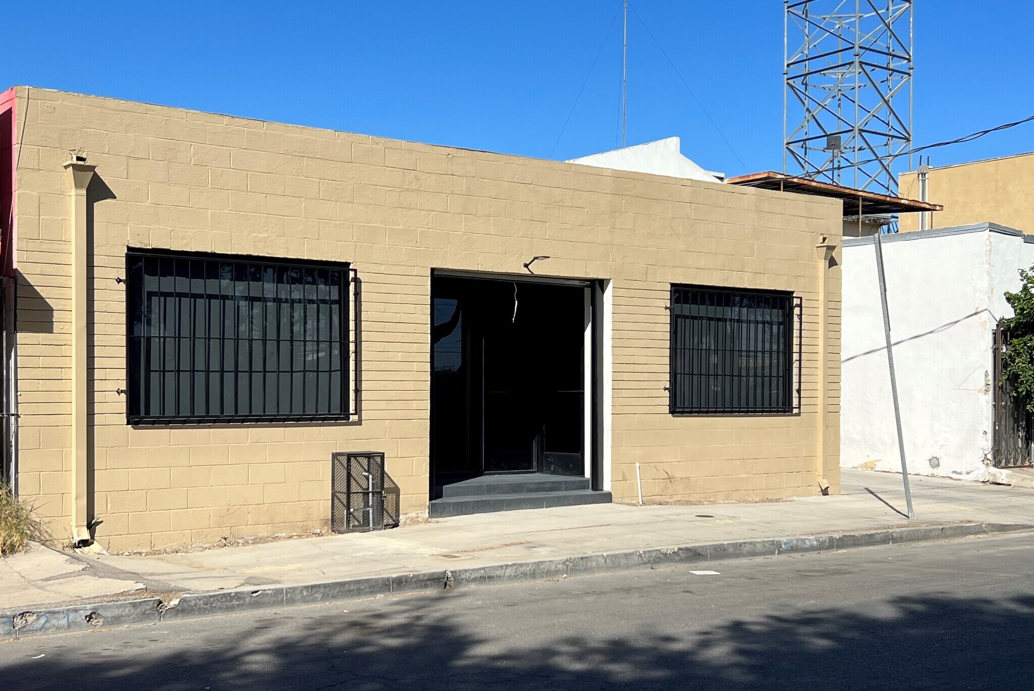 14207 Bessemer St, Van Nuys, CA à louer Photo principale- Image 1 de 7