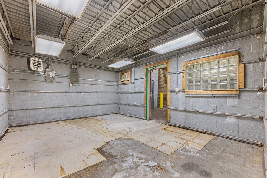 1001 E Broadway St, Alliance, OH à vendre - Photo du bâtiment - Image 3 de 36