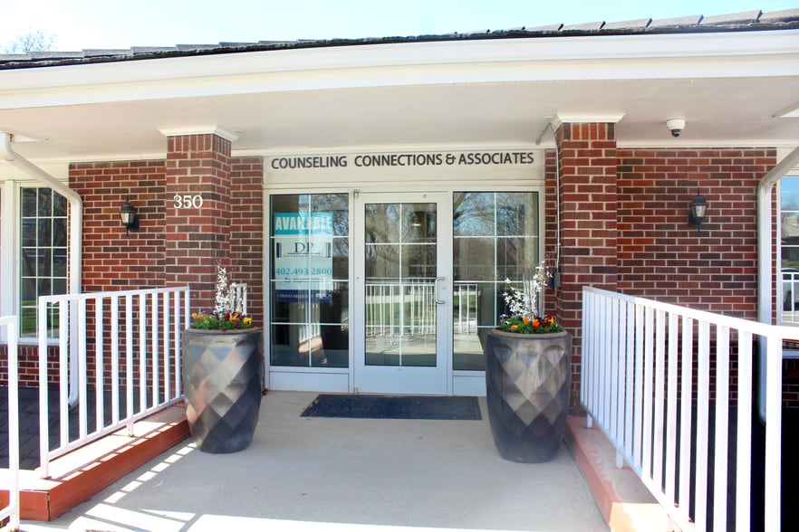 9802 Nicholas St, Omaha, NE for sale - Building Photo - Image 3 of 4