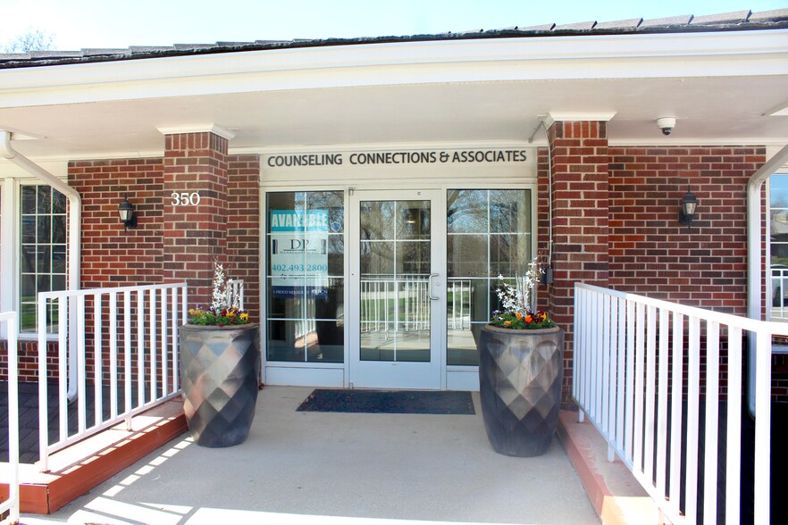 9802 Nicholas St, Omaha, NE à vendre - Photo du bâtiment - Image 3 de 4