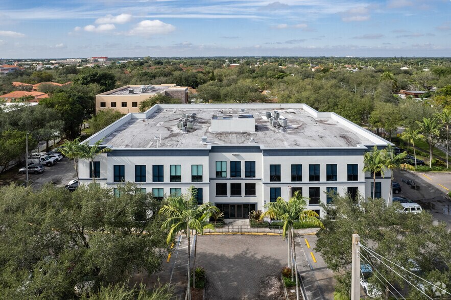 8000 SW 117th Ave, Miami, FL à louer - Photo du bâtiment - Image 3 de 8