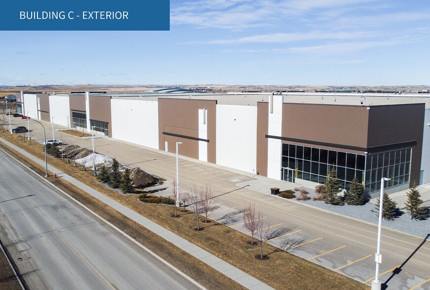 260184 Nose Creek Blvd, Rocky View No 44, AB à louer - Photo du bâtiment - Image 1 de 1