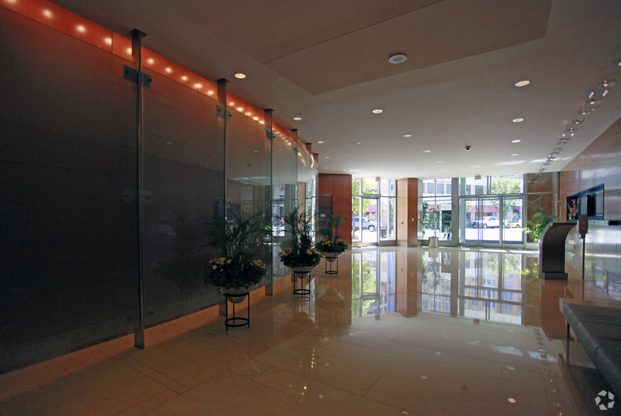 3101 Wilson Blvd, Arlington, VA for lease - Lobby - Image 2 of 6