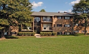 7357 Ridgewater Ct, Glen Burnie, MD à vendre - Photo du bâtiment - Image 2 de 125