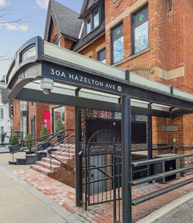 30A Hazelton Ave, Toronto, ON à louer Photo du bâtiment- Image 1 de 1
