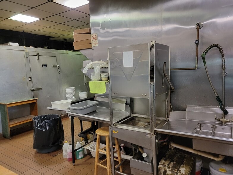 90-200 US Highway 206 N, Stanhope, NJ for lease - Interior Photo - Image 3 of 6