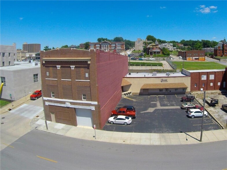 305 S 8th St, Saint Joseph, MO for sale - Building Photo - Image 3 of 7