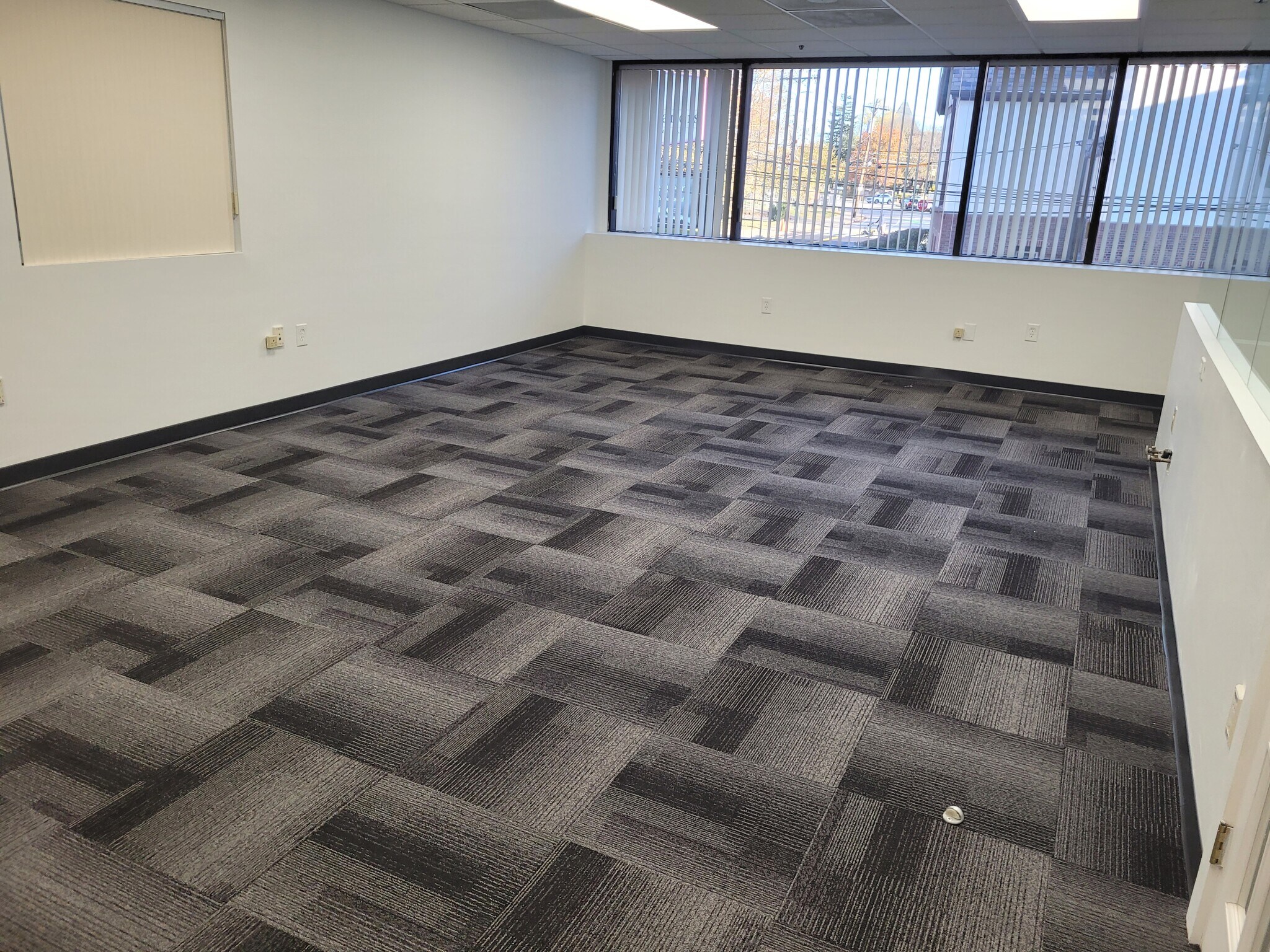 1320 Centre St, Newton, MA à louer Photo intérieure- Image 1 de 4