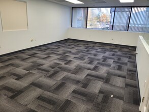 1320 Centre St, Newton, MA à louer Photo intérieure- Image 1 de 4