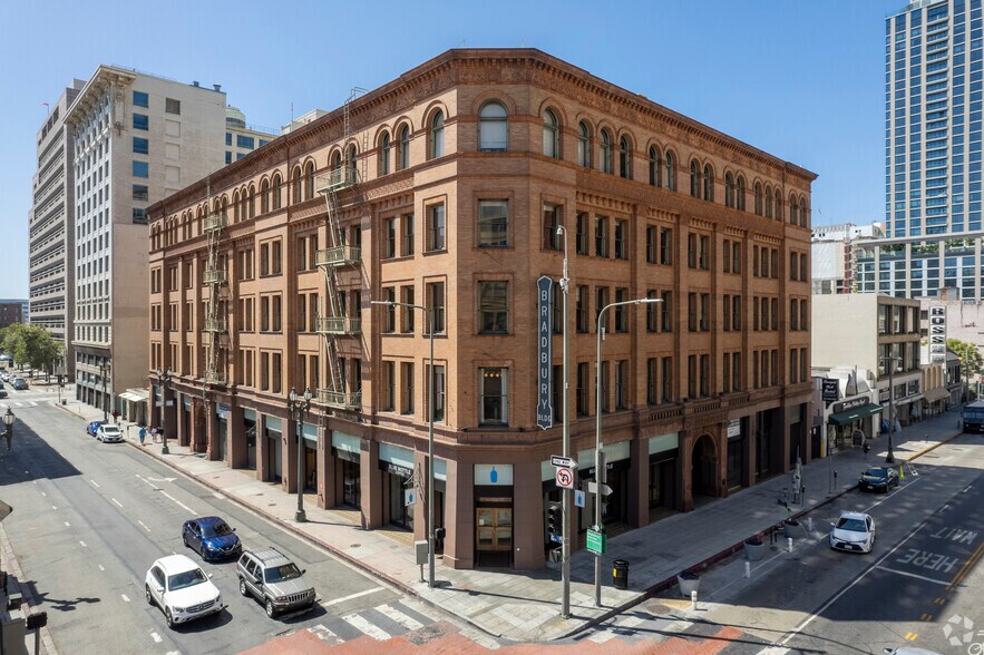 300-310 S Broadway, Los Angeles, CA à louer - Photo du bâtiment - Image 1 de 31
