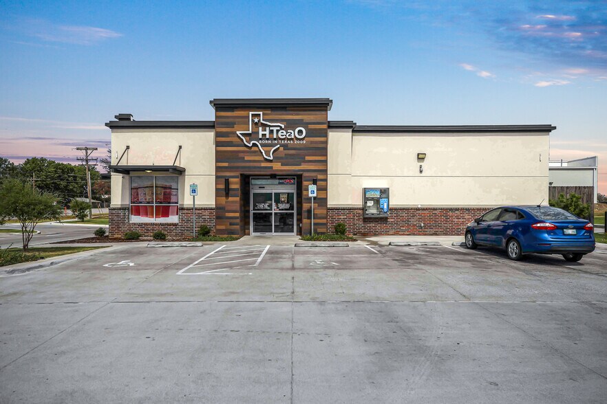 HTeaO- The Village & Bartlesville, OK portfolio of 2 properties for sale on LoopNet.ca - Building Photo - Image 3 of 12