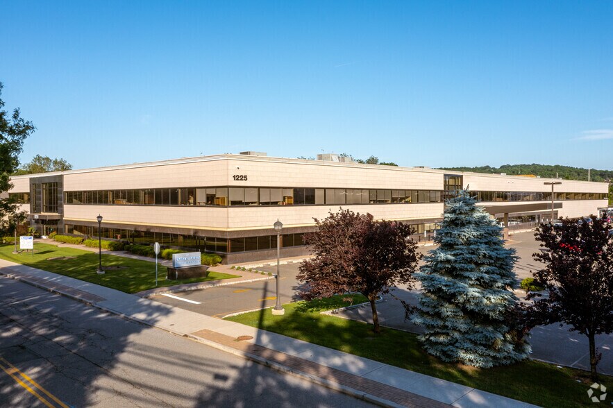 1225 McBride Ave, Woodland Park, NJ for lease - Building Photo - Image 3 of 5