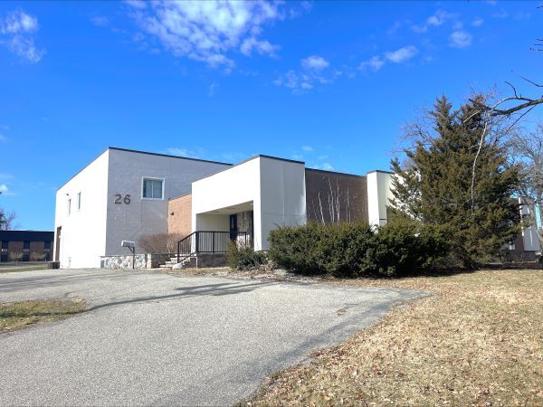 26 Summit St, Brighton, MI for lease - Building Photo - Image 1 of 7