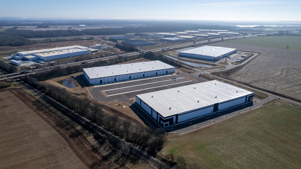 Park 565 portfolio of 2 properties for sale on LoopNet.ca - Building Photo - Image 2 of 10