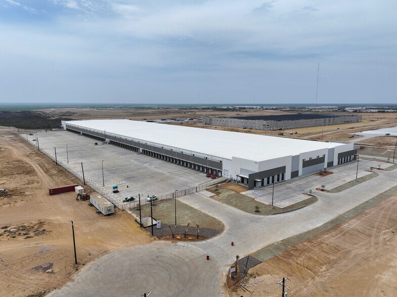 21540 Kraus Lp, Laredo, TX à louer - Photo du bâtiment - Image 1 de 6