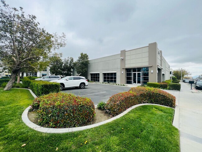 Plus de détails pour 390 N Ponderosa Ave, Ontario, CA - Industriel à vendre