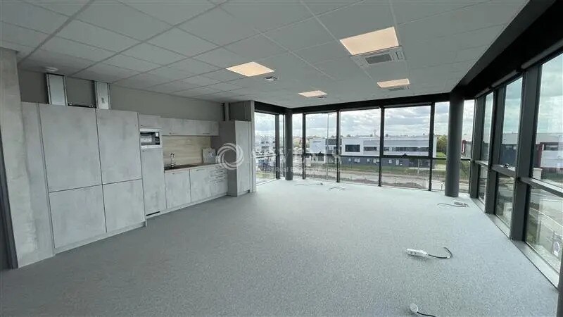 Office in Chanteloup-en-Brie for lease - Building Photo - Image 3 of 7