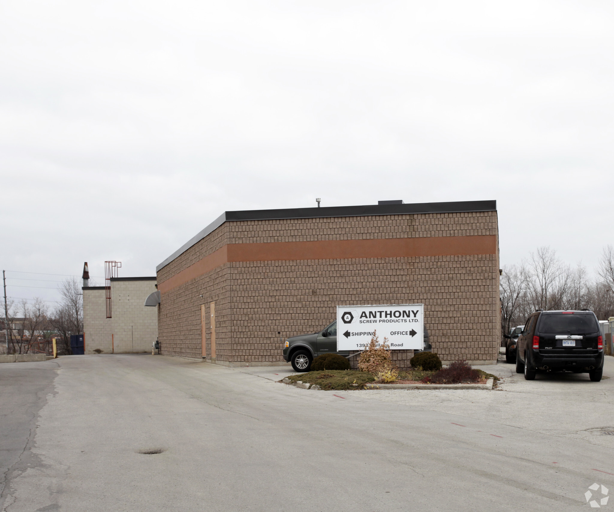 1393 Wallace Rd, Oakville, ON for lease Primary Photo- Image 1 of 3