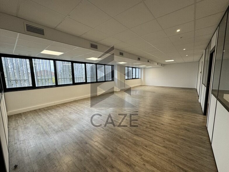 Office in Mérignac for lease - Interior Photo - Image 2 of 4