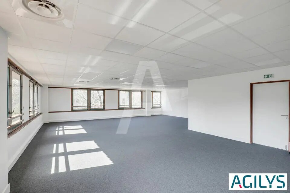 Office in Orsay for lease Interior Photo- Image 1 of 10
