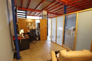 Plus de détails pour Multi-résidentiel à vendre