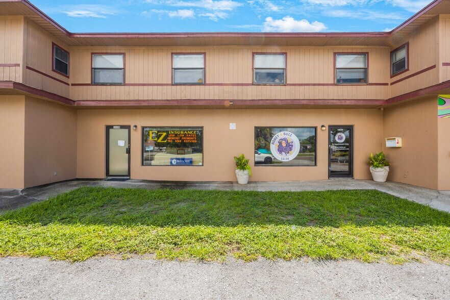 1626 49th St S, Gulfport, FL à vendre - Photo du bâtiment - Image 3 de 43