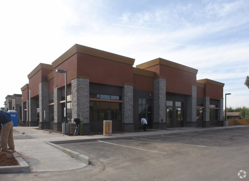235 S Dobson Rd, Chandler, AZ à louer - Photo du bâtiment - Image 3 de 7