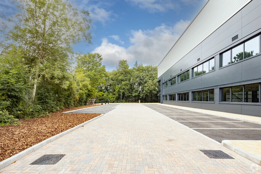 Ravensbank Dr, Redditch à louer - Photo du bâtiment - Image 3 de 25