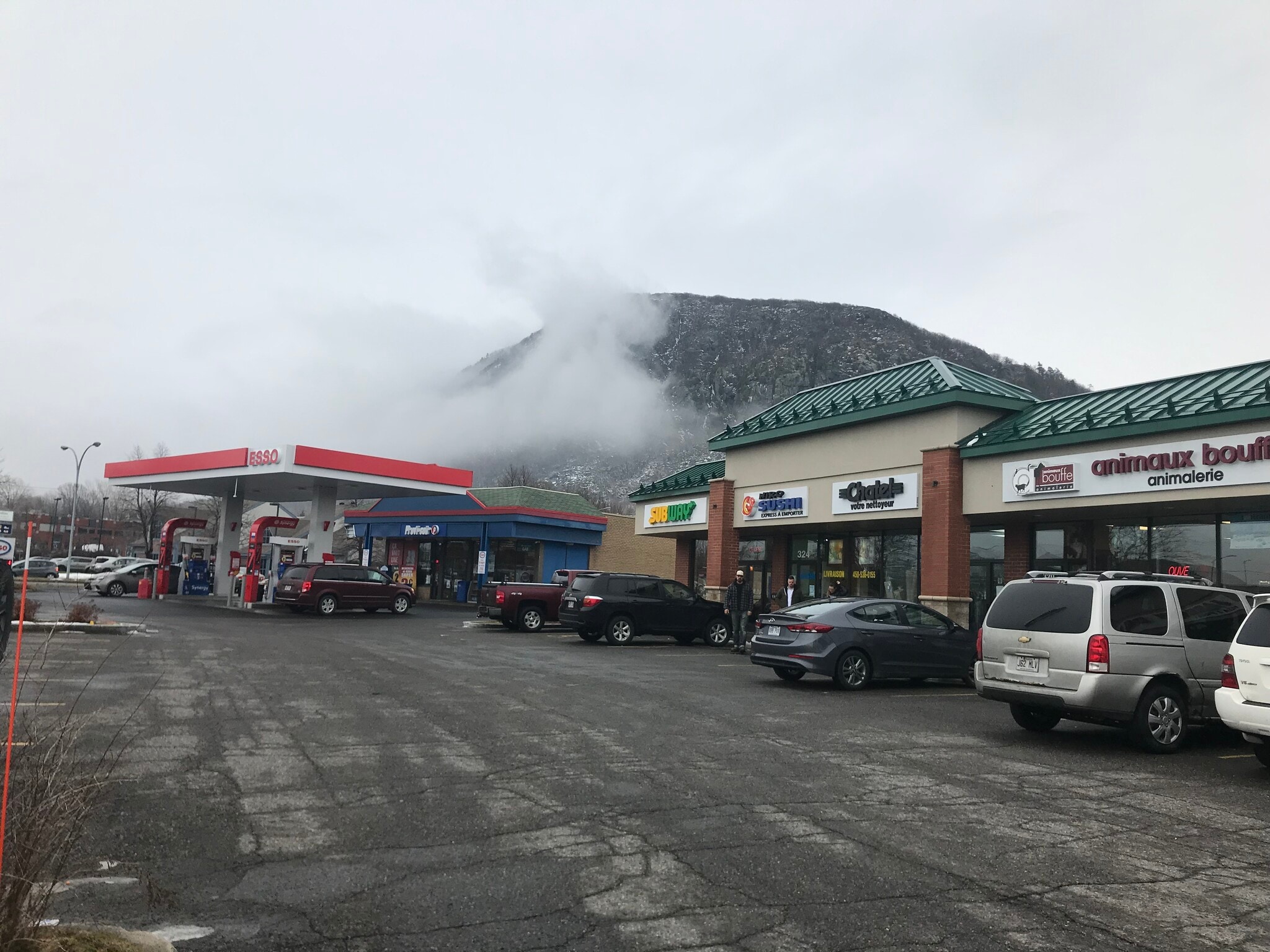 300-328 Boul Sir-Wilfrid-Laurier, Mont-St-Hilaire, QC for lease Building Photo- Image 1 of 3