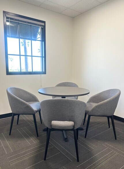 601 S Brand Blvd, San Fernando, CA à louer - Photo du bâtiment - Image 3 de 8