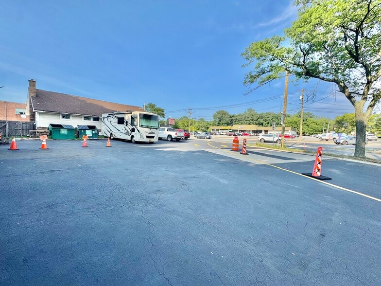 554 Route 111, Hauppauge, NY for sale - Building Photo - Image 2 of 22