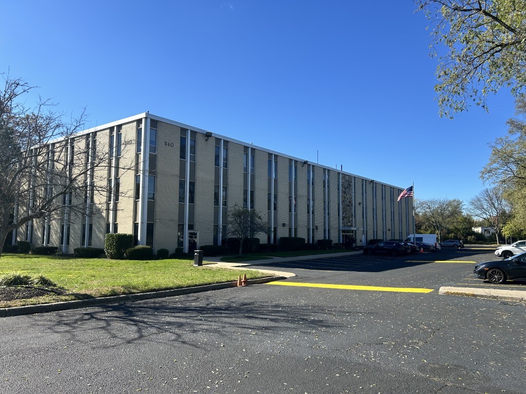 560 Broadhollow Rd, Melville, NY for lease Building Photo- Image 1 of 4