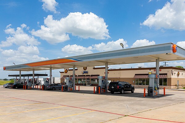 901 S Eagle St, Weimar, TX à vendre - Photo du bâtiment - Image 2 de 2