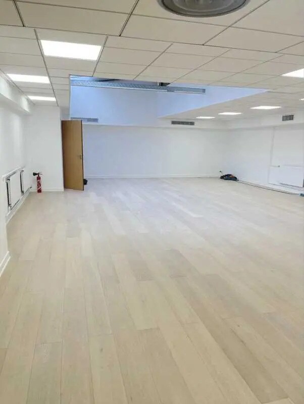 Office in Paris for sale Building Photo- Image 1 of 10