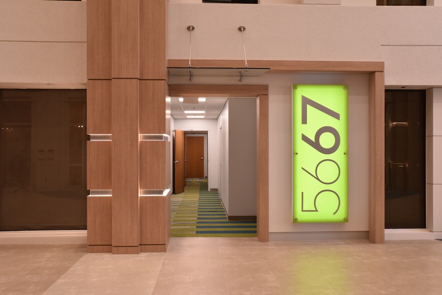 5667 Peachtree Dunwoody Rd, Atlanta, GA à louer - Photo intérieure - Image 3 de 16