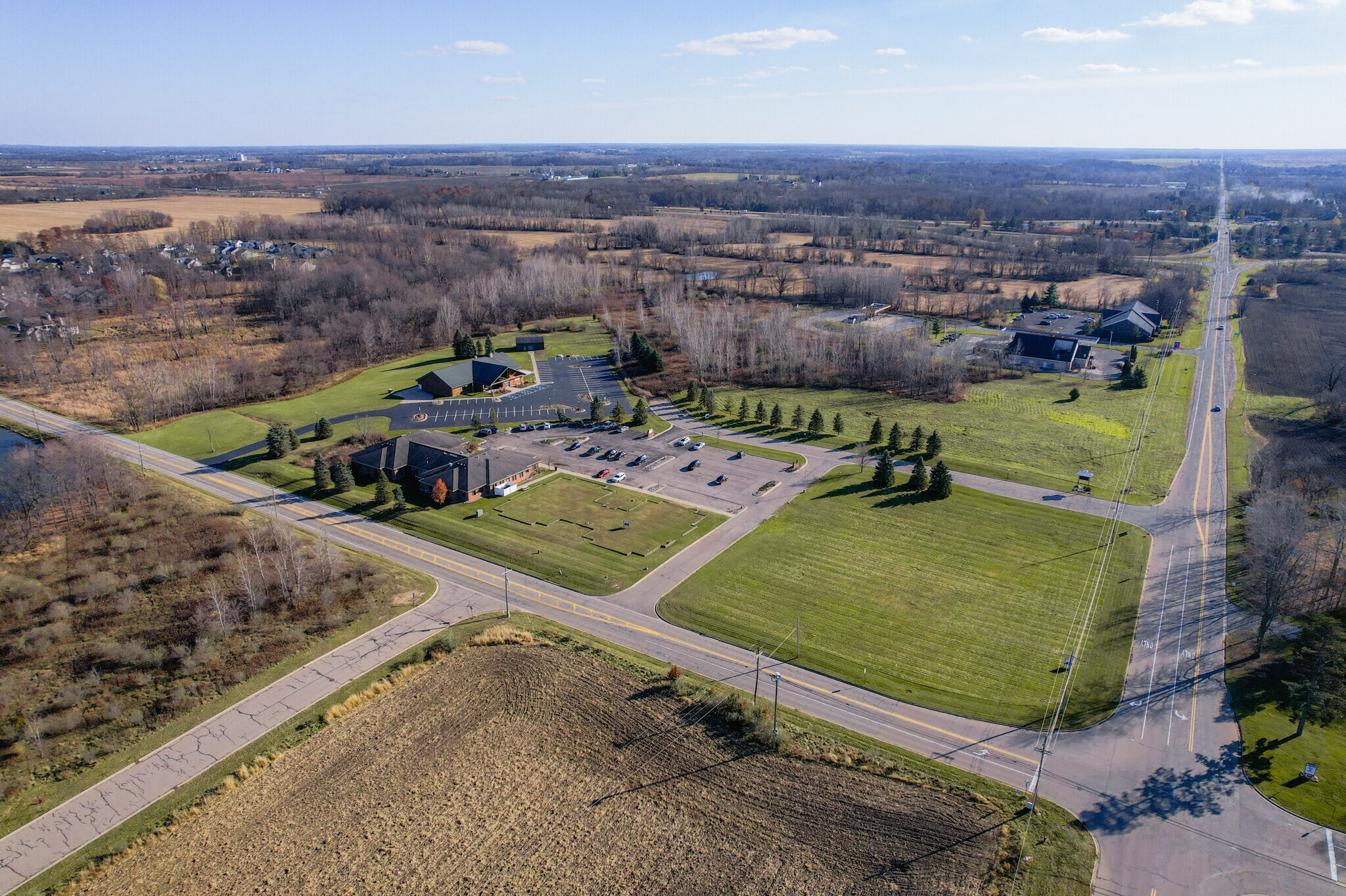 Williamston Center Dr, Williamston, MI à vendre Photo du bâtiment- Image 1 de 4