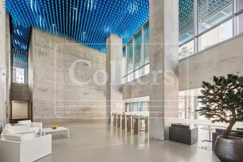 Retail in Marseille for lease Lobby- Image 1 of 13