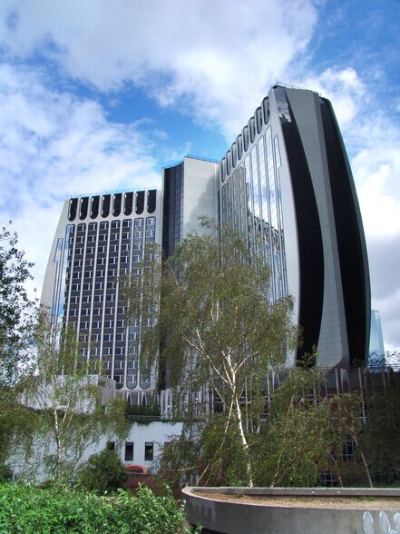 1 Avenue Du Général De Gaulle, Puteaux à louer - Photo du bâtiment - Image 2 de 7