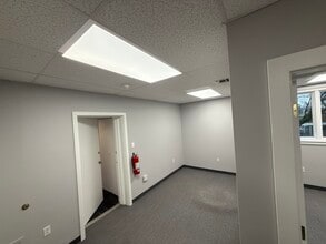 7916 Queen St, Wyndmoor, PA for lease Interior Photo- Image 2 of 6