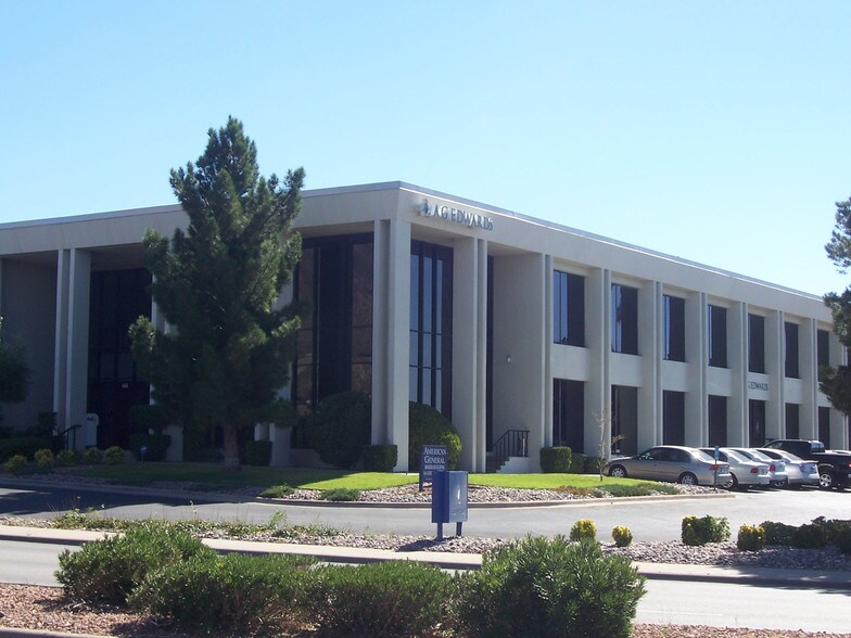 444 Executive Center Blvd, El Paso, TX à louer - Photo du bâtiment - Image 3 de 71