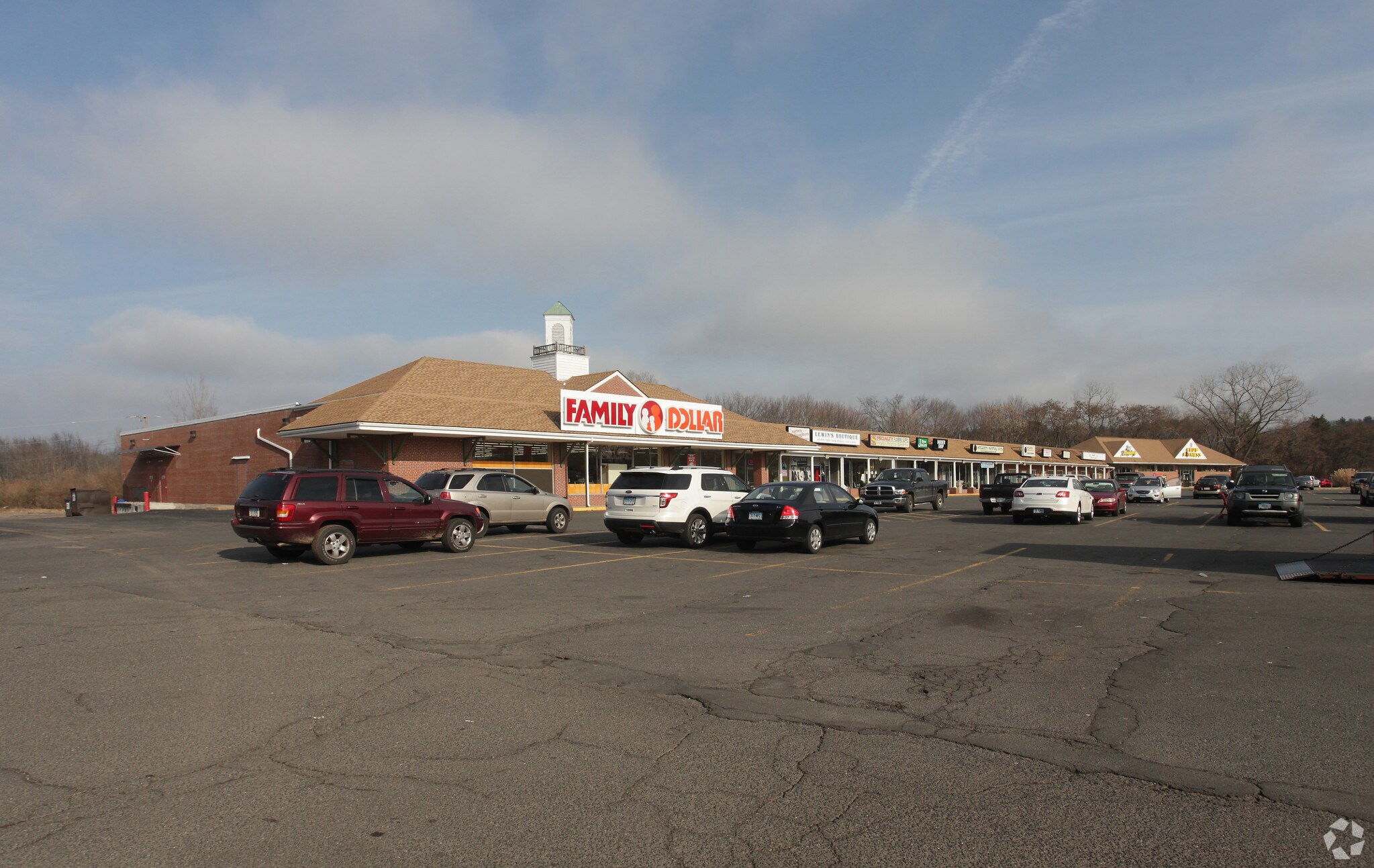 585 Hazard Ave, Enfield, CT à louer Photo principale- Image 1 de 21